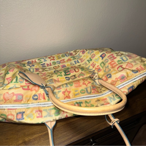Dooney & Bourke Vintage travel bag. - Picture 14 of 16